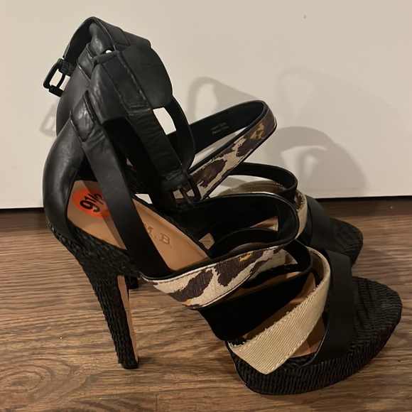 L. A. M. B Eben Raffia Strappy Platform Heels, never worn size 9.5 - Picture 2 of 4